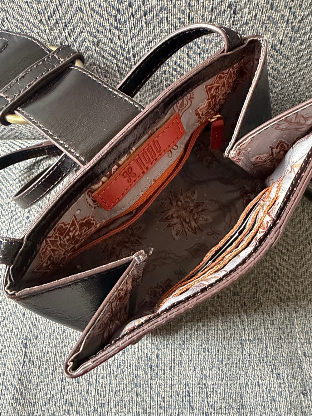 Hobo Elan Black Leather Crossbody Bag - Picture 13 of 16